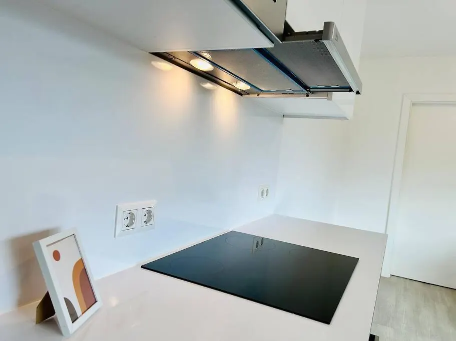 Sunny Modern Apartment With Balcony - Free Parking Vienna